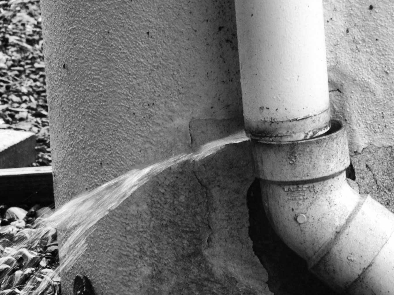 Smiths-Plumbing-Plumber-Emergency-Services-Burst-Leaking-Pipe-Same-Day-Fix